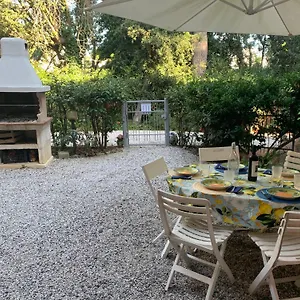Casa Nel A 300 Mt Dal Mare A Appartamento